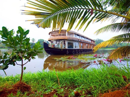 Indiavacationz Houseboat- Luxury Boat House Stay in Alleppey India Vacationz Houseboat in Alleppey with luxury rooms, lake views, and relaxing backwater cruise.